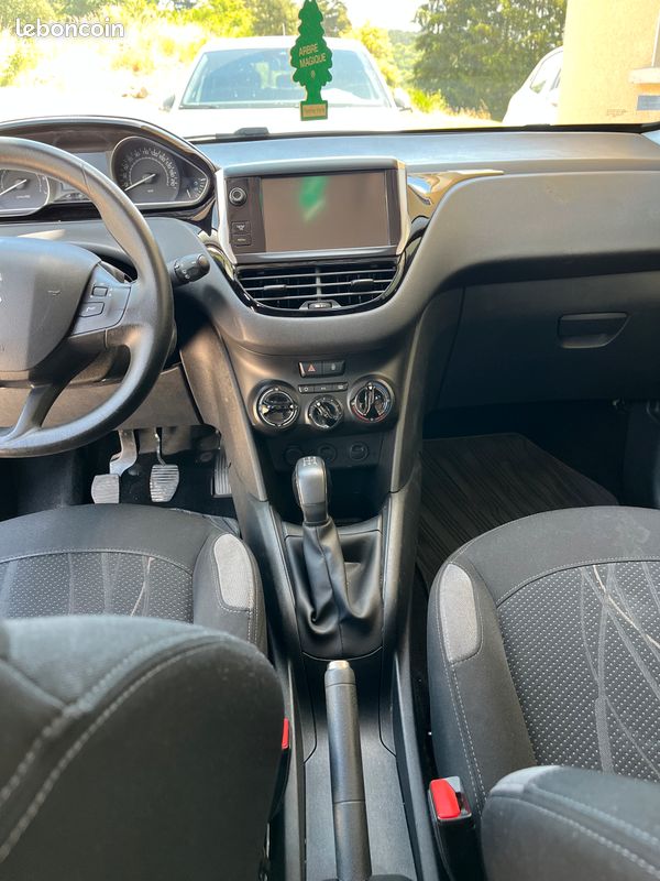Peugeot 208 2012 1.4L 16V 95 CH Active (image 3)