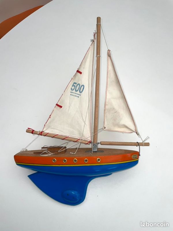 VOILIER DE BASSIN Giraud Sauveur modèle "Grand Requin F39" EUR 30,00 VOILIER DE BASSIN Giraud Sauveur modèle "Grand Requin F39" EUR 30,00