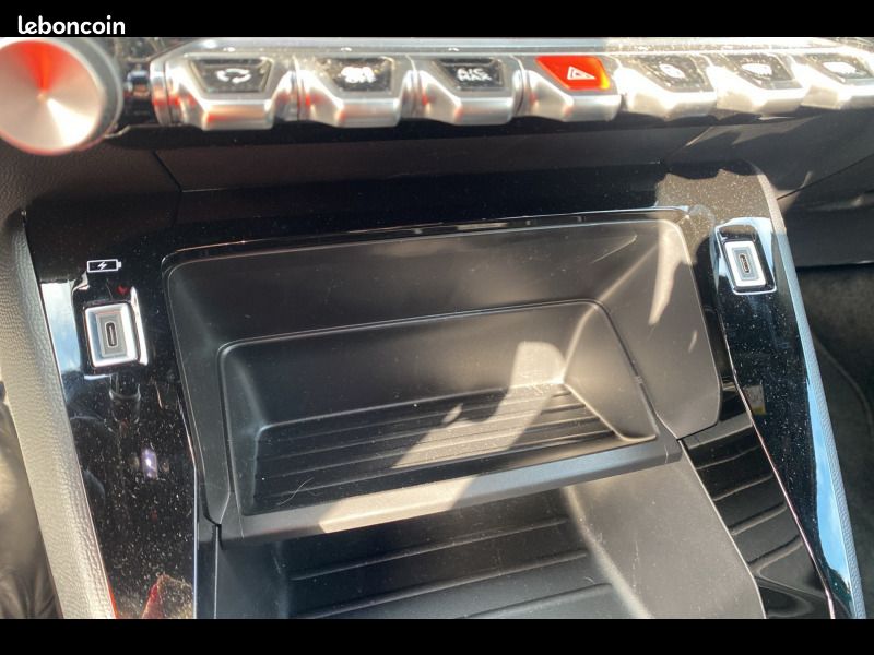 Peugeot 2008 Hybrid 145 e-DCS6 Business (image 17)