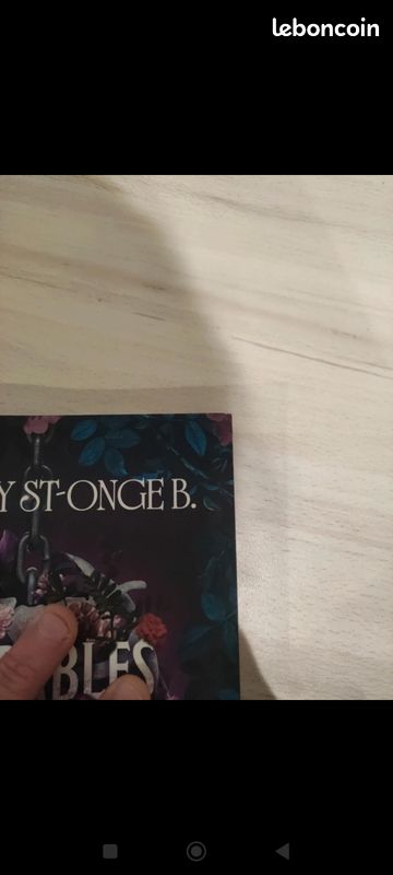 Livre coupables anonymes de Whitney St-Onge B
Édition Cordeau / Ada
Livre lu une fois 
Ne présente pas de pages arrachées ni ecrites (image 2)
