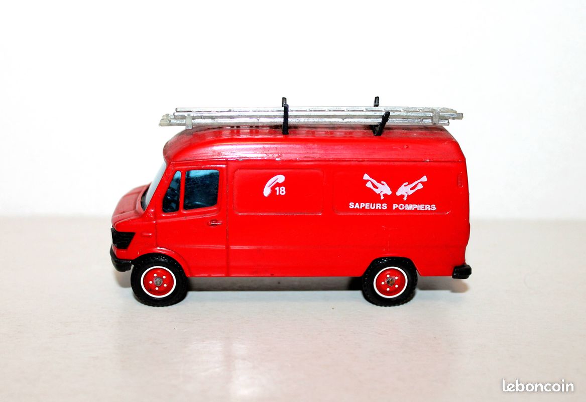 Modèle Réduit Solido 3606 - Chasse-Neige Mercedes Des Pompiers - Occasion Bon État