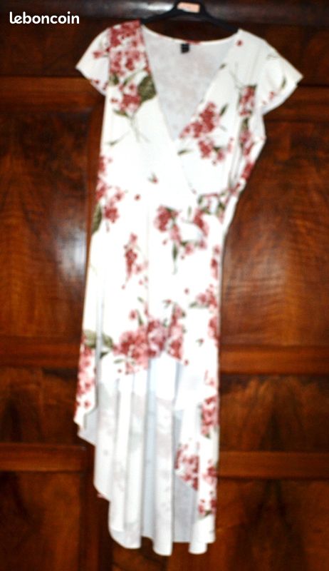 Robe SHEIN Taille 44 - Évasée Genoux, Manches Longues, Motif Bariolé - Comme Neuve, Très Peu Portée !