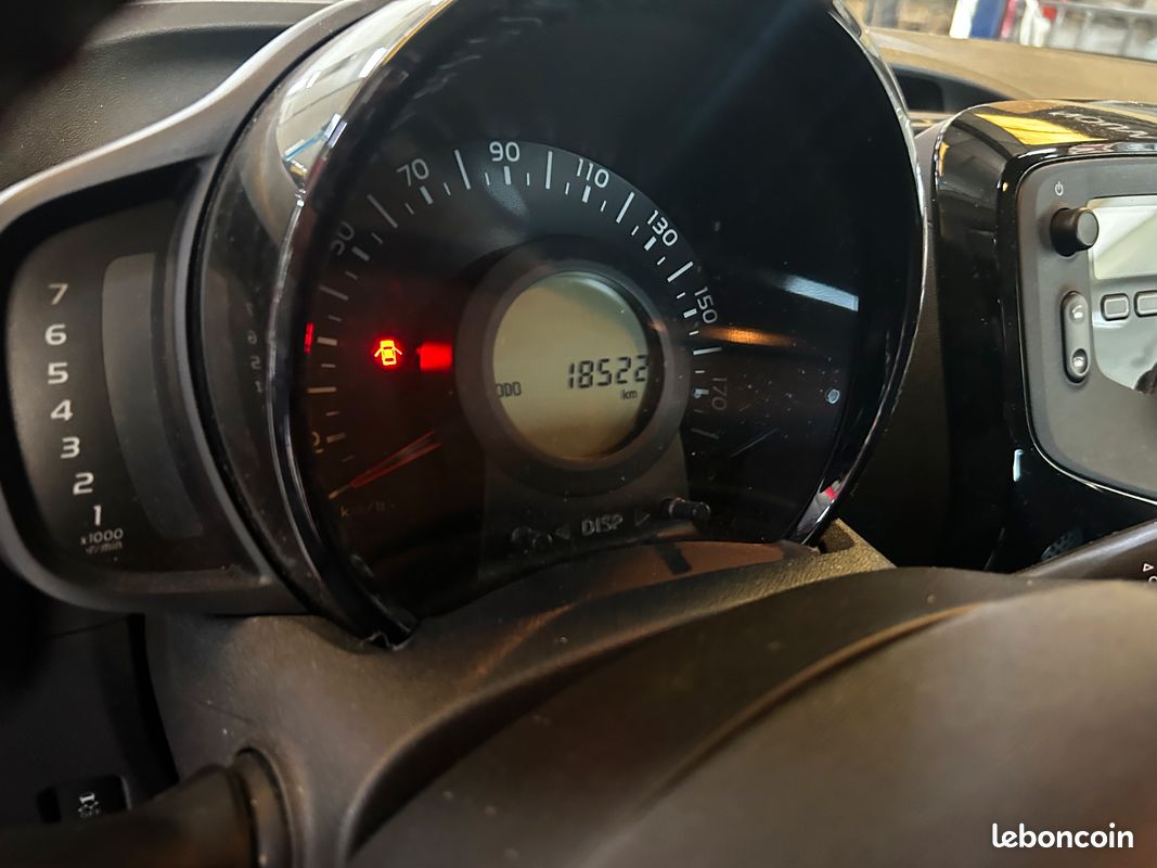 Peugeot 108 1.0 VTi Style 5p (image 4)