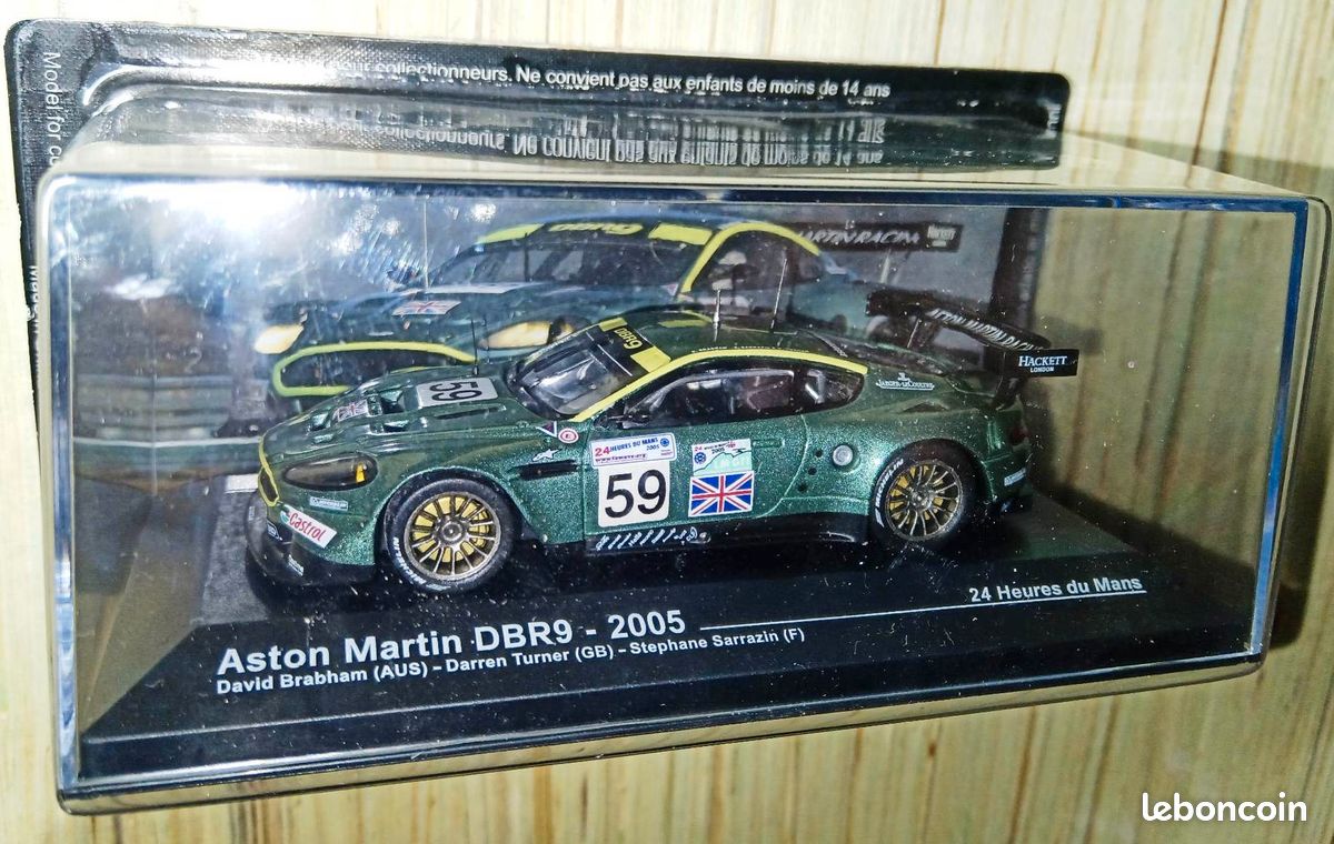 ASTON MARTIN DBR9 n°17 Team Russian FIA GT Zhuhai 2005 1/24 SPARK avec