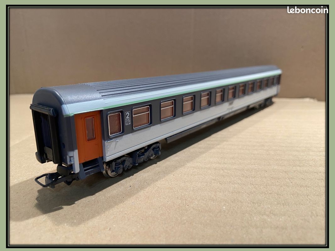 LS MODELS voiture voyageurs 1ière + 2ième classe CORAIL