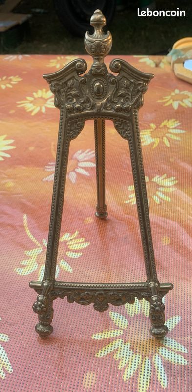 Chevalet de table en laiton (image 1)