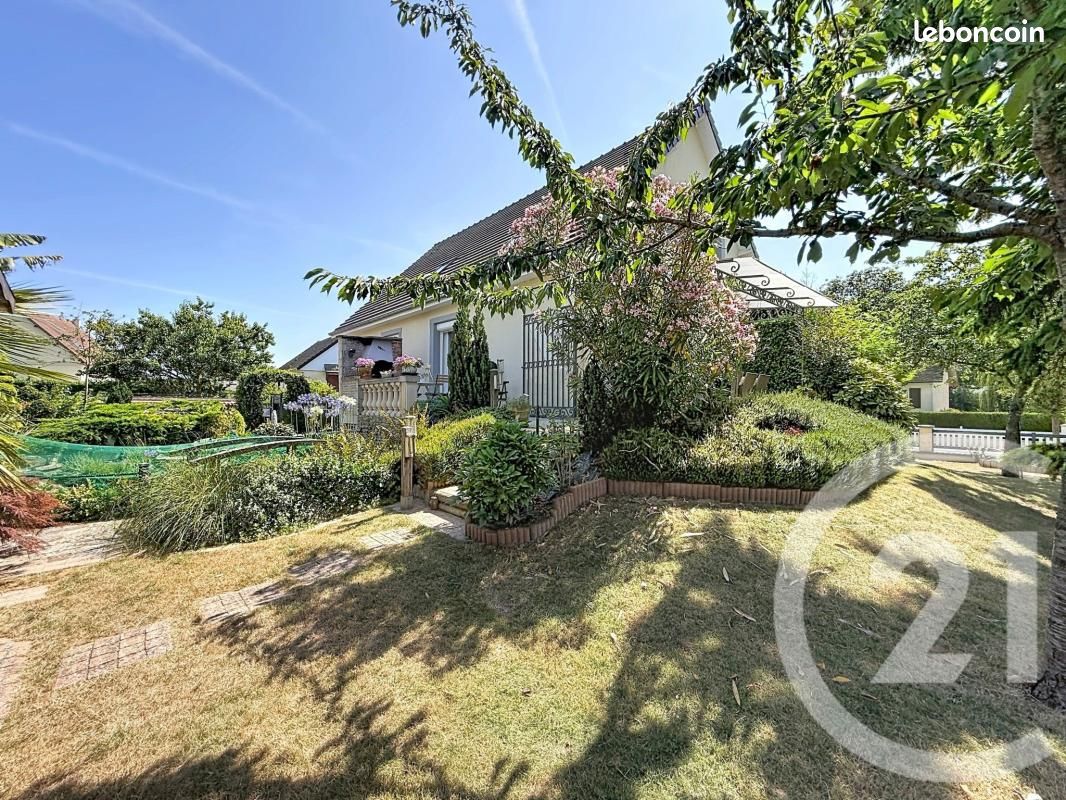 Maison 6 pièces 121 m² · à Douvres-la-Délivrande · 121 m² · 437 800 €