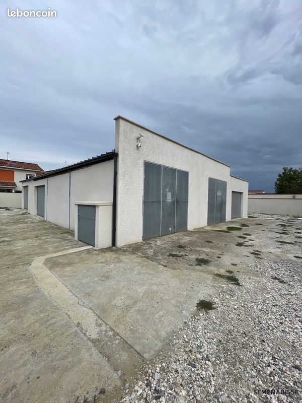 Parking 30 m² · à Roques · 30 m² · 240 €/mois
