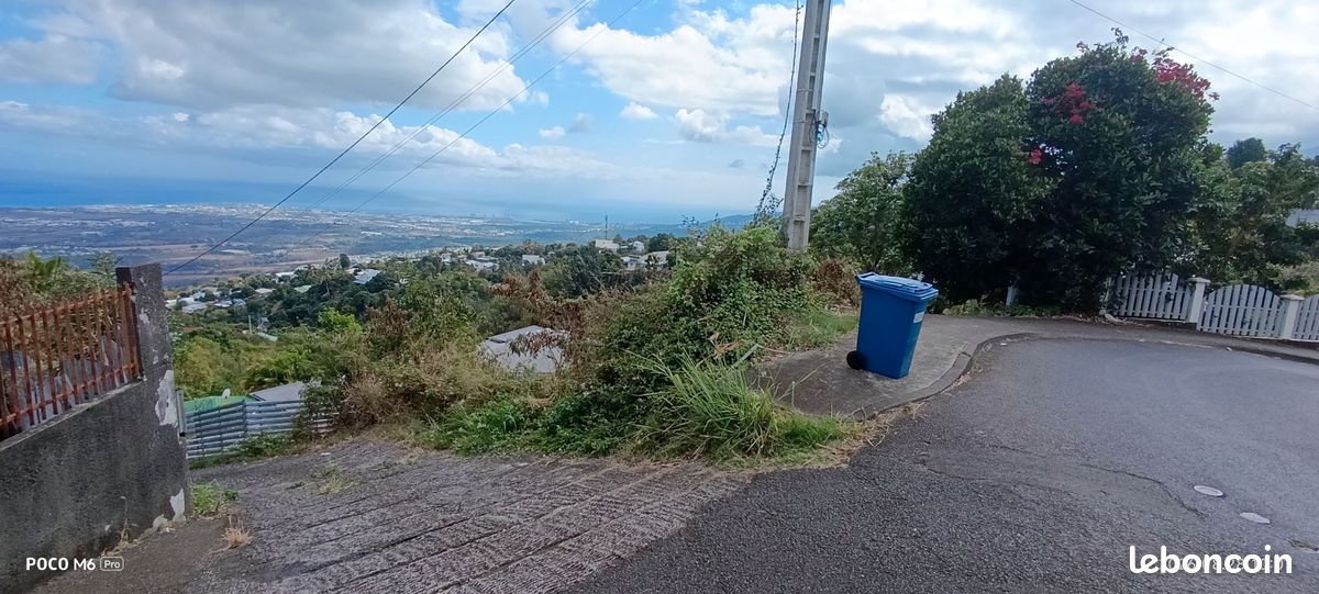 Terrain 879 m² · à Saint-Paul · 879 m² · 79 000 €