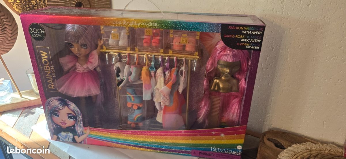 Poupée Rainbow Higt avec accessoires neuf 300 looks (image 8)