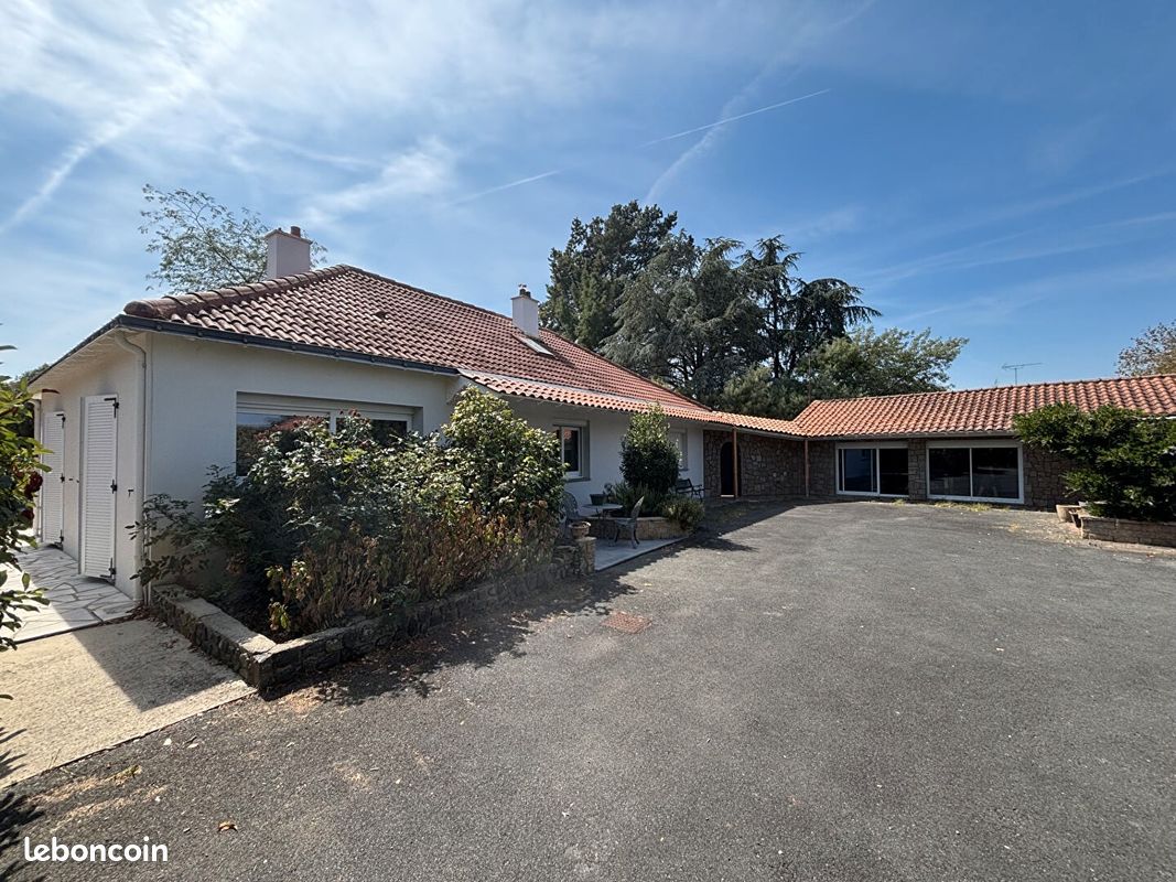 Maison 5 pièces 187 m² · à Falleron · 187 m² · 374 400 €