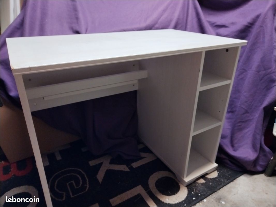 Bureau (image 1)