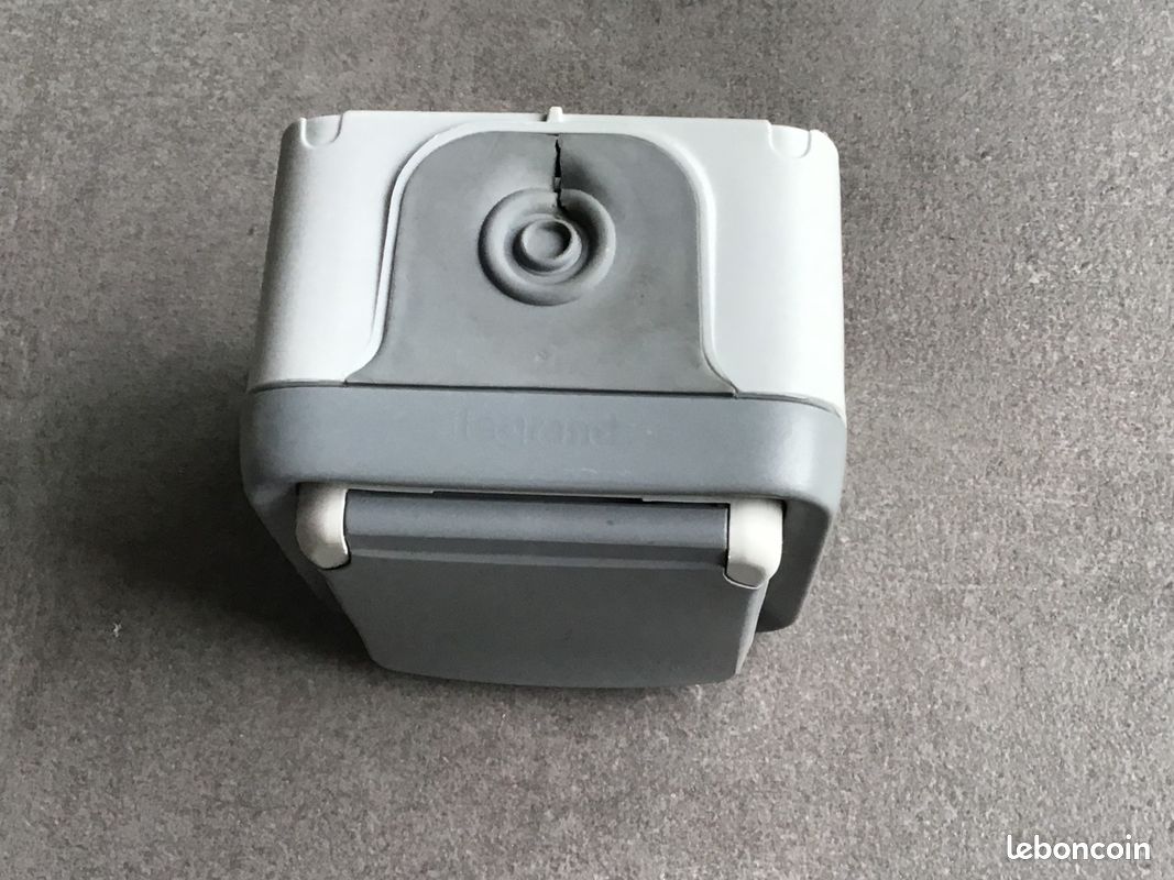 Prise étanche 2P+T 16A Legrand plexo (image 5)