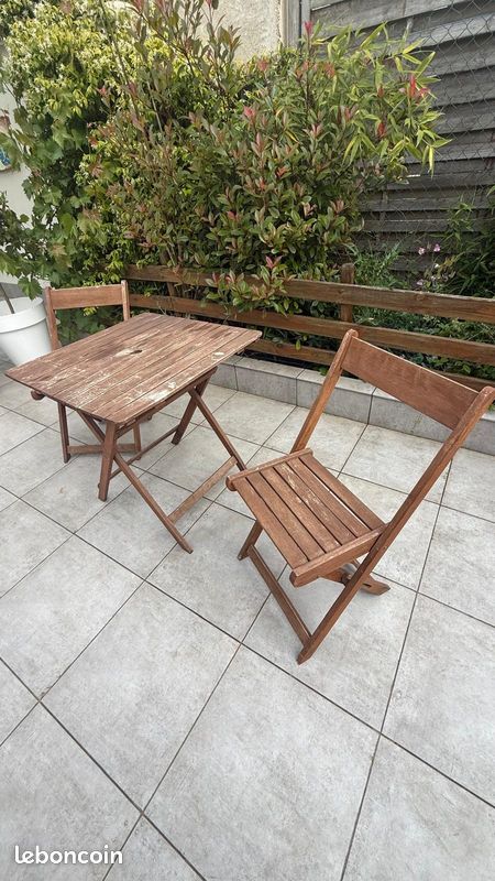 Table 2chaises en bois (image 2)