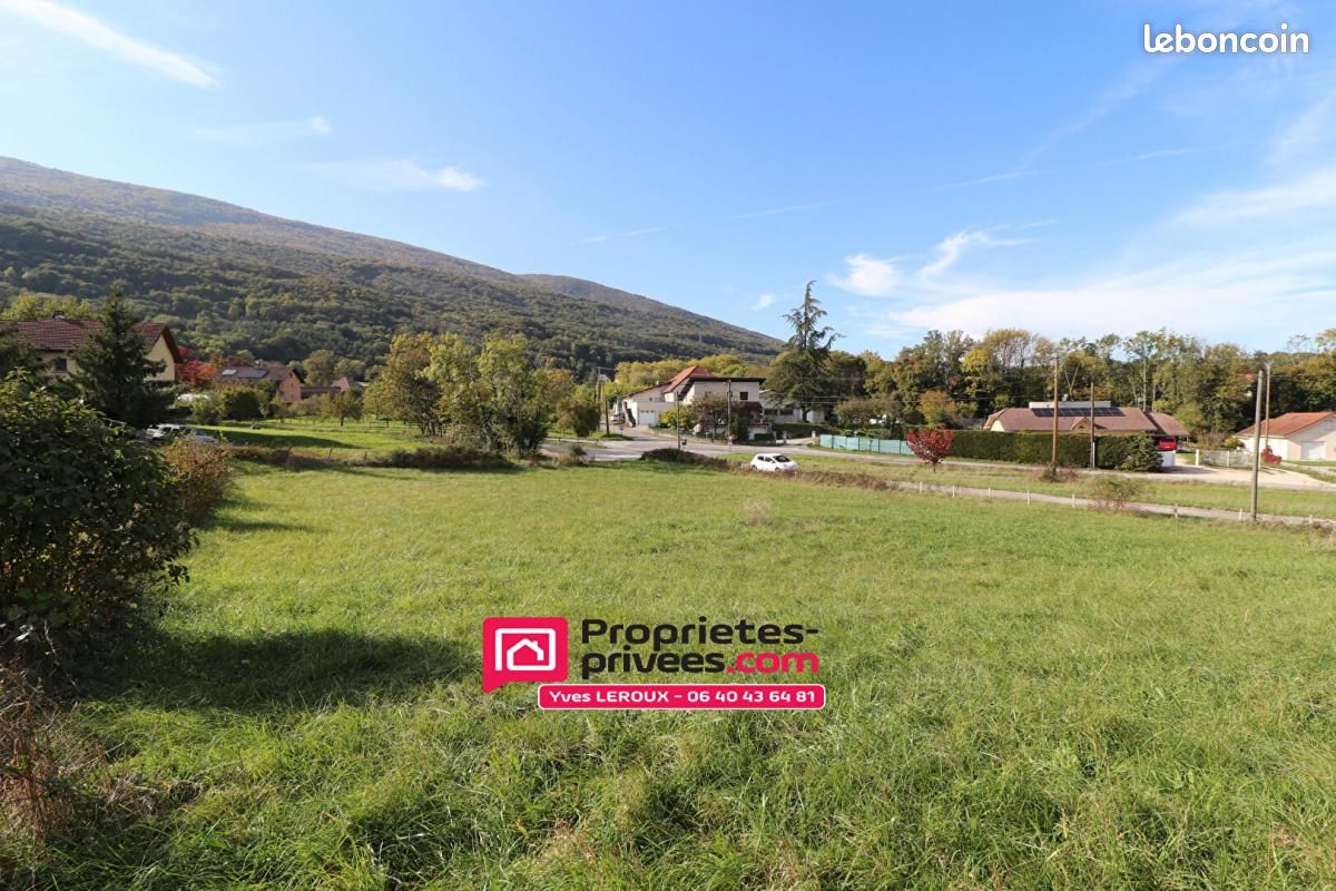 Terrain 1 700 m² Corbonod · 196 000 €
