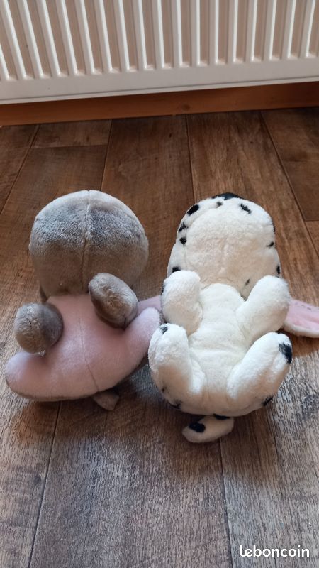 Lit 2 peluches à gros yeux chien et hippopotame (image 4)