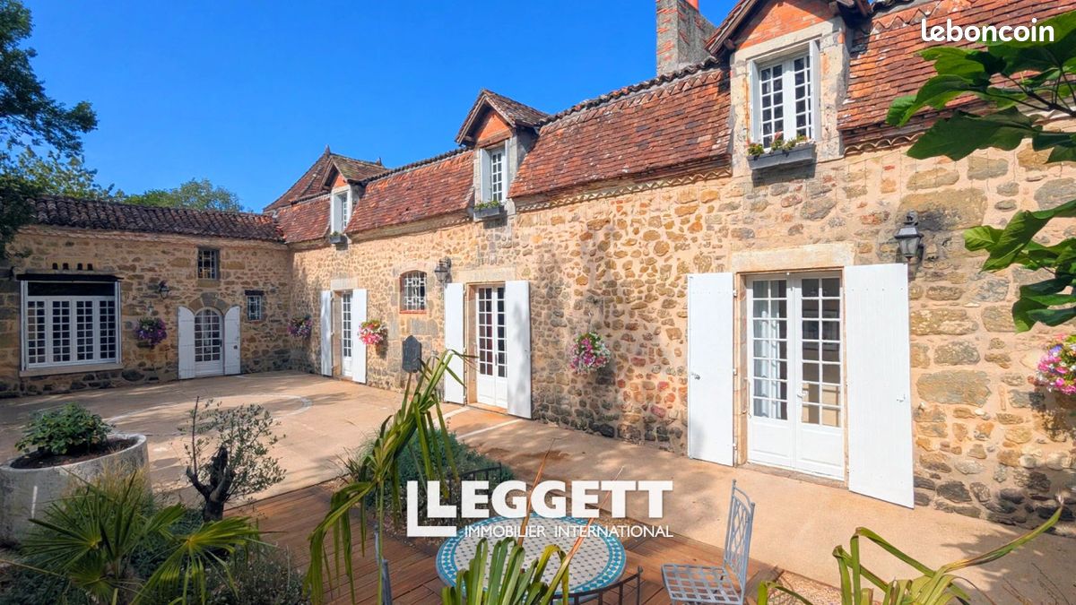 Maison 12 pièces 421 m² · à Thiviers · 421 m² · 679 000 €