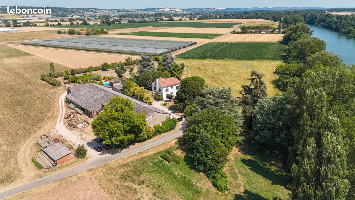 Maison 16 pièces 413 m² · à Corbarieu · 413 m² · 790 000 €