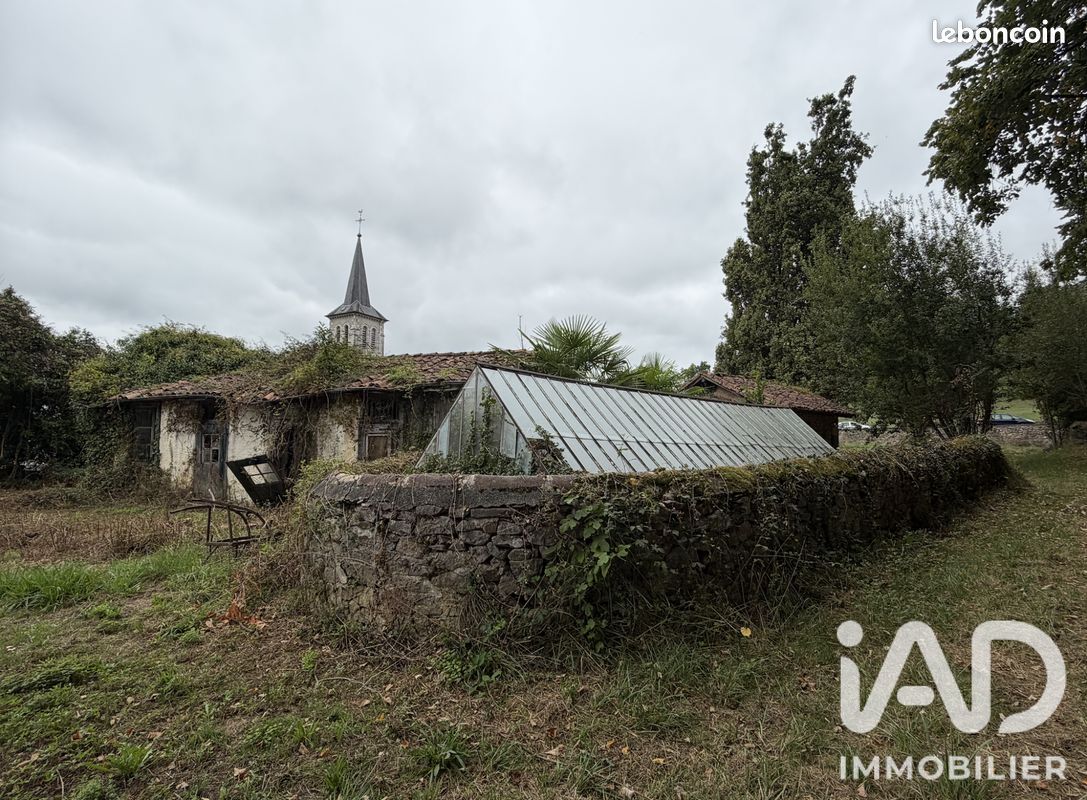 Terrain 1735 m² · à Lacarre · 1 735 m² · 112 000 €