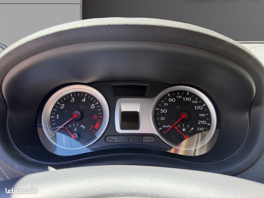 RENAULT CLIO III INITIALE 1.6 16V BA 110Ch Garantie 12 mois (image 11)