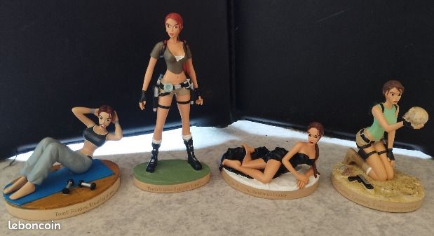 LOT 44 FIGURINE Lara Croft atlas avec classeur et fascicules. EUR 150