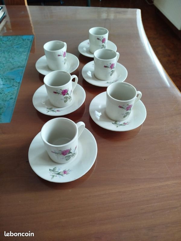 6 tasses et 6 soucoupes à café en Porcelaine de Paris dite Vieux Paris XIXème Blanc Céramique - Vendu