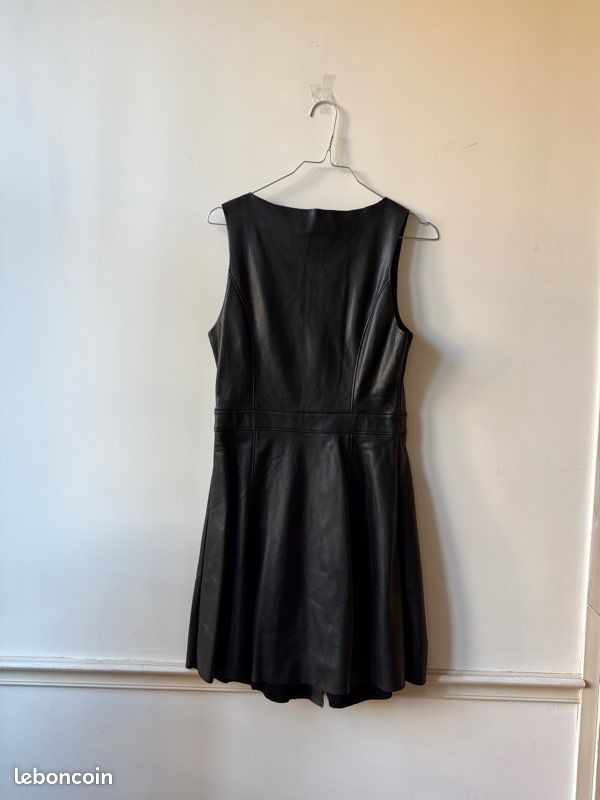 Robe noire sans manches Mango taille XS bon état