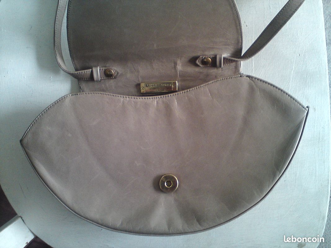 Sac Vintage marque Charles Jourdan Forme demi-lune à bandoulière amovible Cuir d'agneau Vintage Charles Jourdan (image 8)