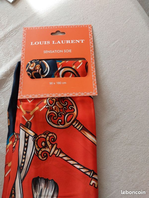 Superbe grand foulard LOUIS LAURENT / Sensation soie /Etat