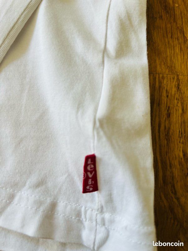 T-shirt Levi’s 12 ans parfait état (image 3)