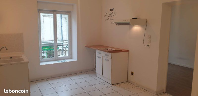 Appartement 3 pièces 30 m² · à Écommoy · 30 m² · 390 €/mois