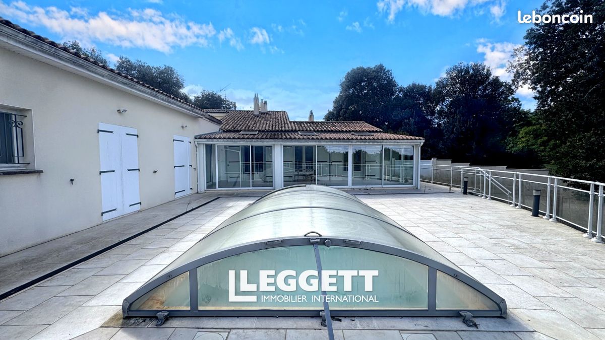 Maison 9 pièces 263 m² · à Gensac-la-Pallue · 263 m² · 477 000 €