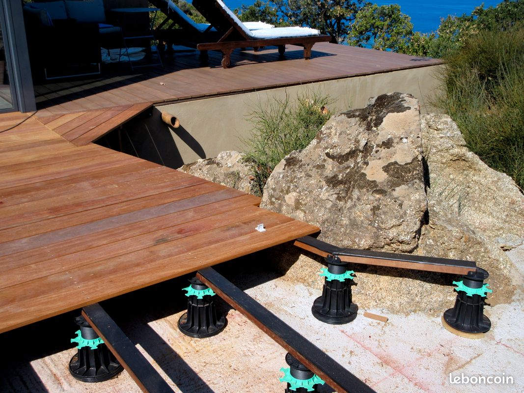 PLOTS REGLABLES POUR TERRASSE BOIS et accessoires (image 1)