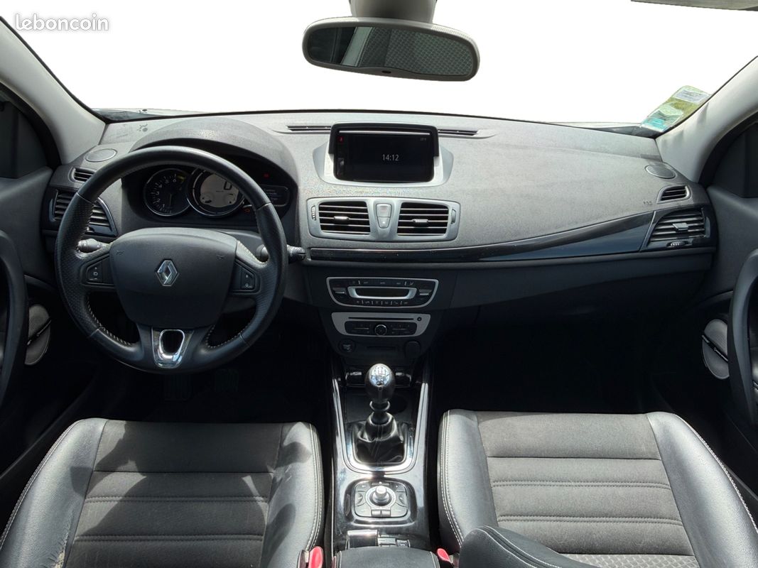 RENAULT MEGANE III COUPE TCE 130 BOSE 132Ch Garantie 12 mois (image 2)