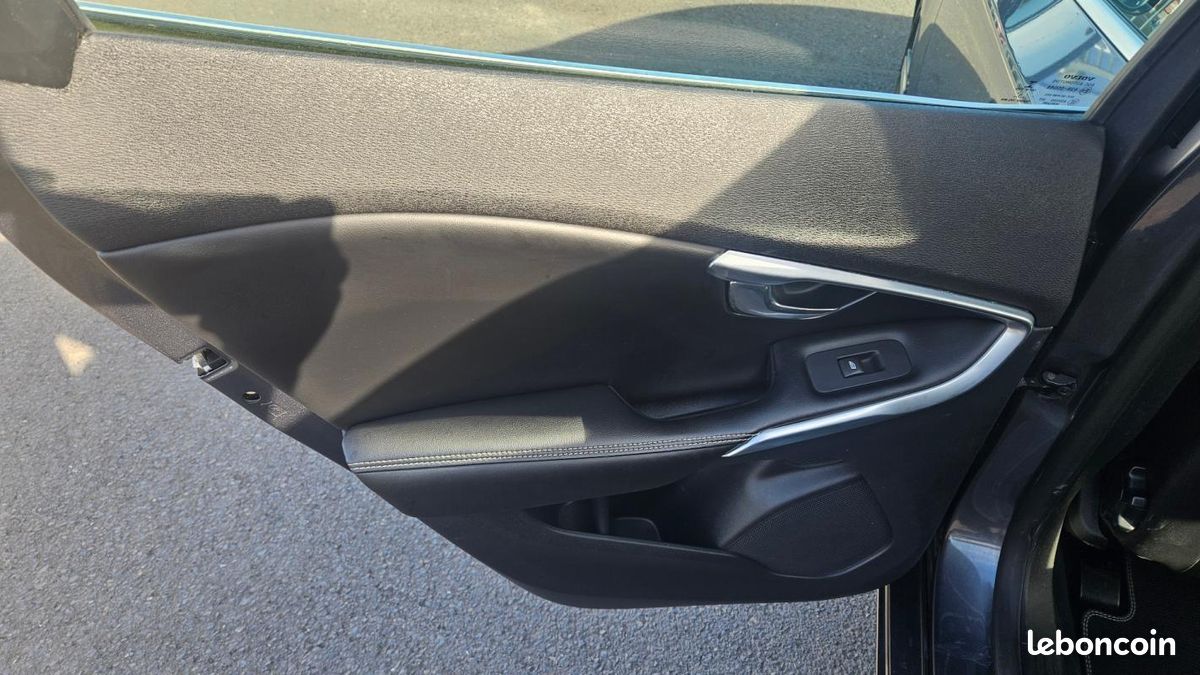 Volvo V40 D2 115 R-Design Powershift A (image 10)