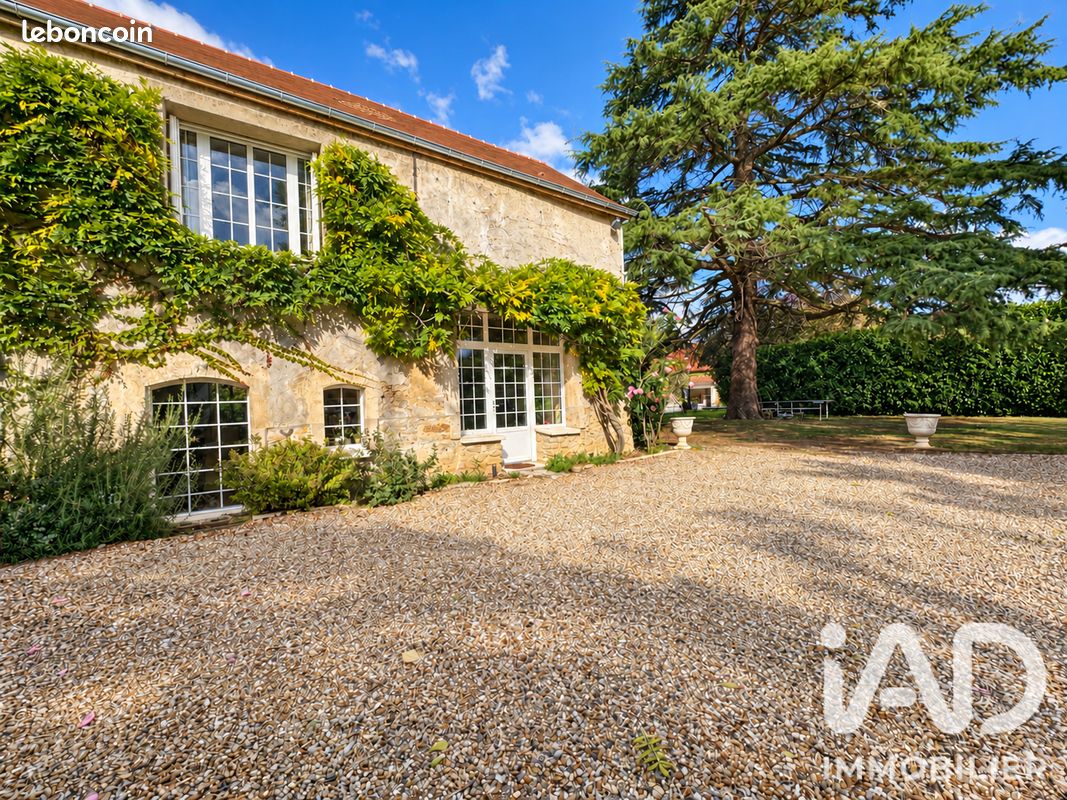 Maison 10 pièces 290 m² · à Thoiry · 290 m² · 1 195 000 €