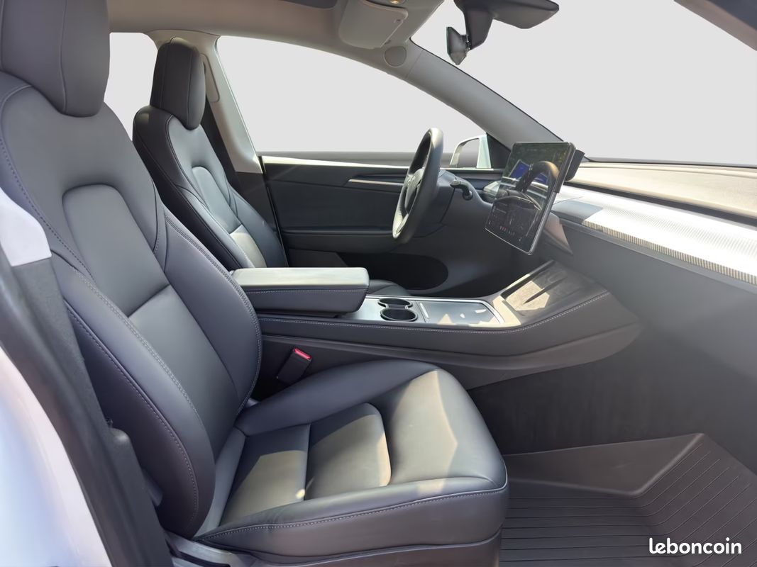 Tesla Model Y Performance AWD 513CH - 1ère Main - TVA Récupérable - Historique D'Entretien Complet - Toit Pano - CockPit Numérique - 80000KM (image 6)