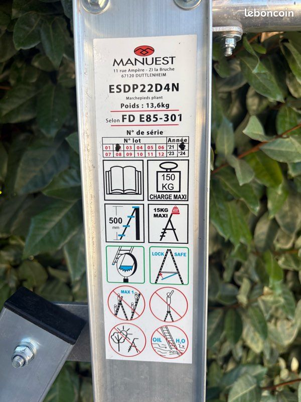 Escabeau pliable sur roulettes pour mise en rayon (image 3)