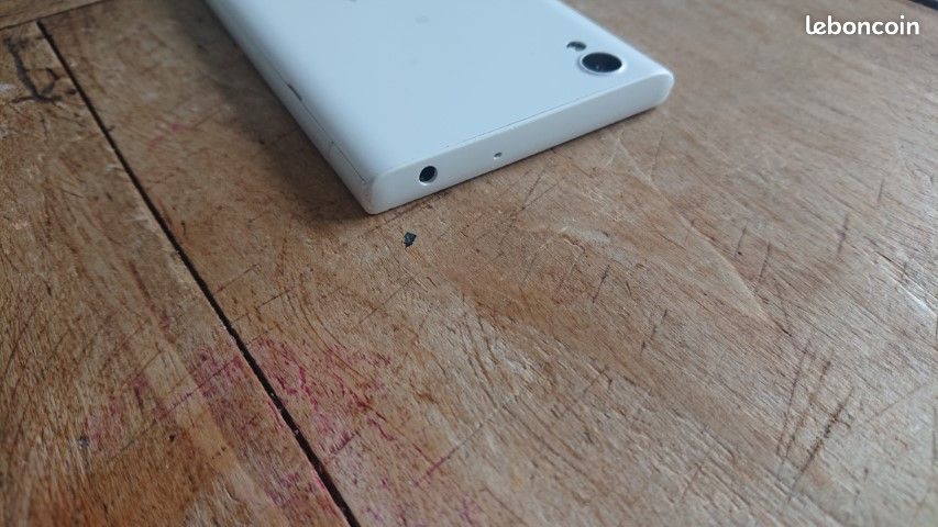 Smartphone Sony Xperia L1 Double SIM 16Go Noir - Bon état, Micro-rayures