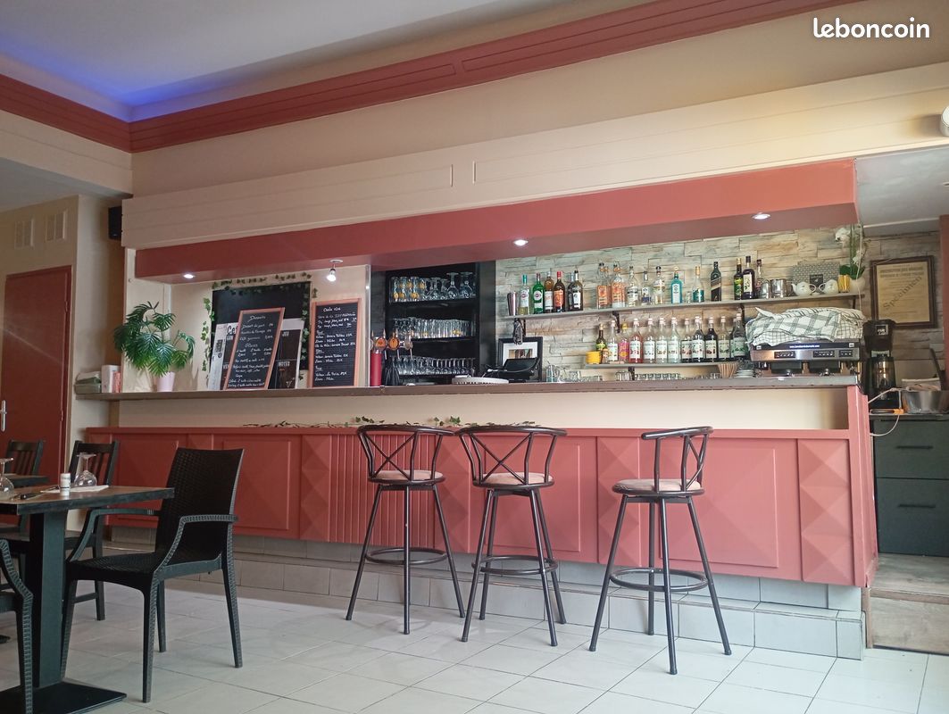 Restaurant bar (image 2)