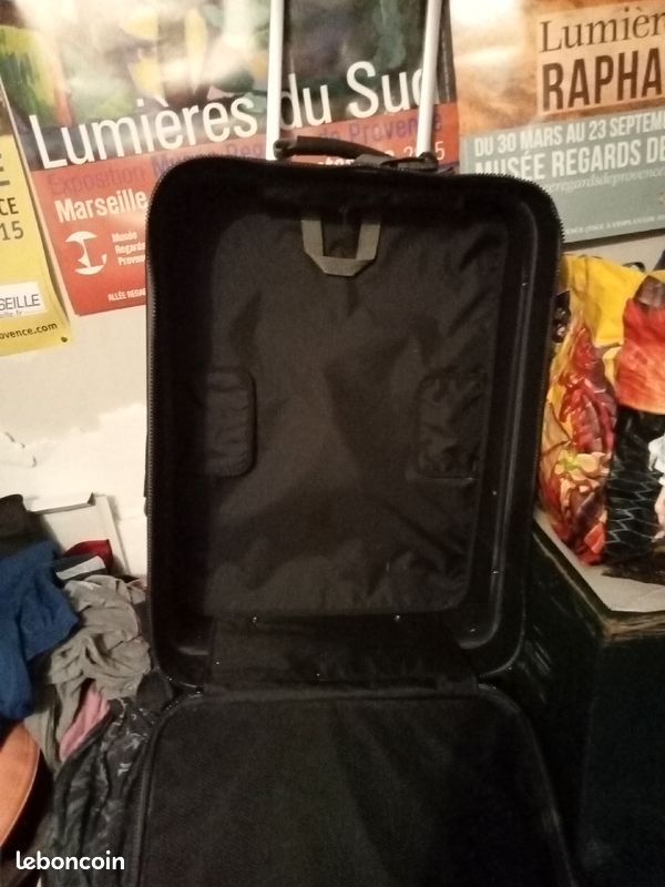 Grande valise à roulettes très bon état de marque supérior (image 2)