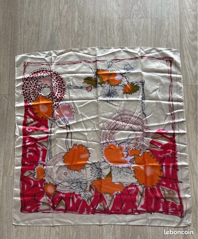 Foulard carré (image 1)