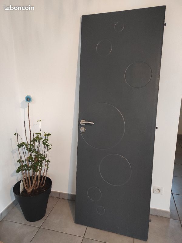 Porte grise anthracite dessin de bulles (image 1)