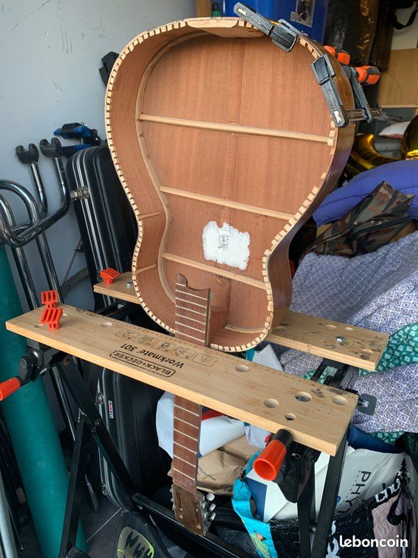 Recherche guitare cassée (image 1)