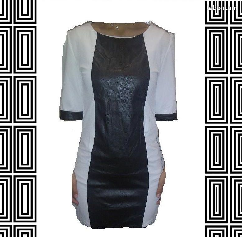 Jolie Robe Noire Blanc avec détail Python M/L NEUVE Vêtements