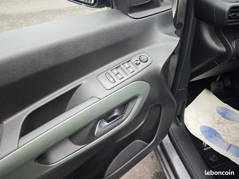 Citroën Berlingo III 1.5 BLUEHDI S&S - 130 BV EAT8 M SHINE (image 9)