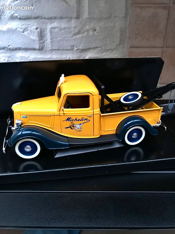 Solido 82003 1/18 - Chevrolet Dépanneuse Michelin 1953 - Jaune - Occasion Comme Neuve