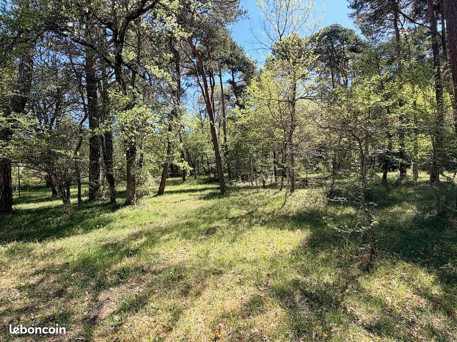 Terrain 881 m² · à Plan-d'Aups-Sainte-Baume · 155 000 €