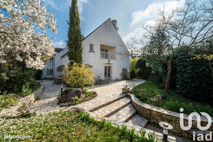 Maison 8 pièces 222 m²