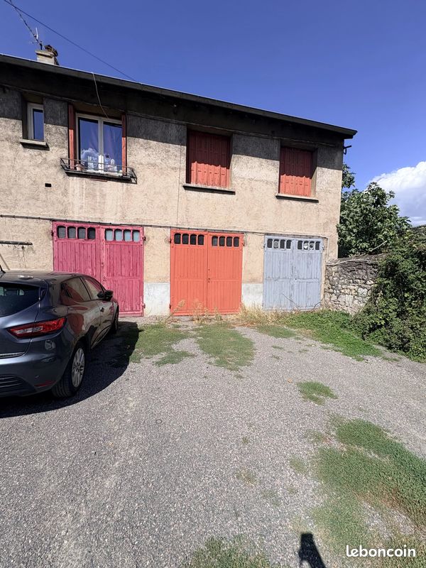 Parking 15 m² · à Saint-Étienne · 15 m² · 75 €/mois